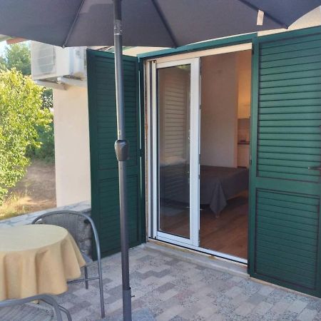 Apartmani Luni Premantura Kültér fotó