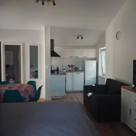 Apartmani Luni Premantura Kültér fotó
