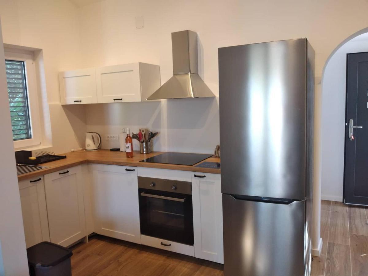 Apartmani Luni Premantura Kültér fotó