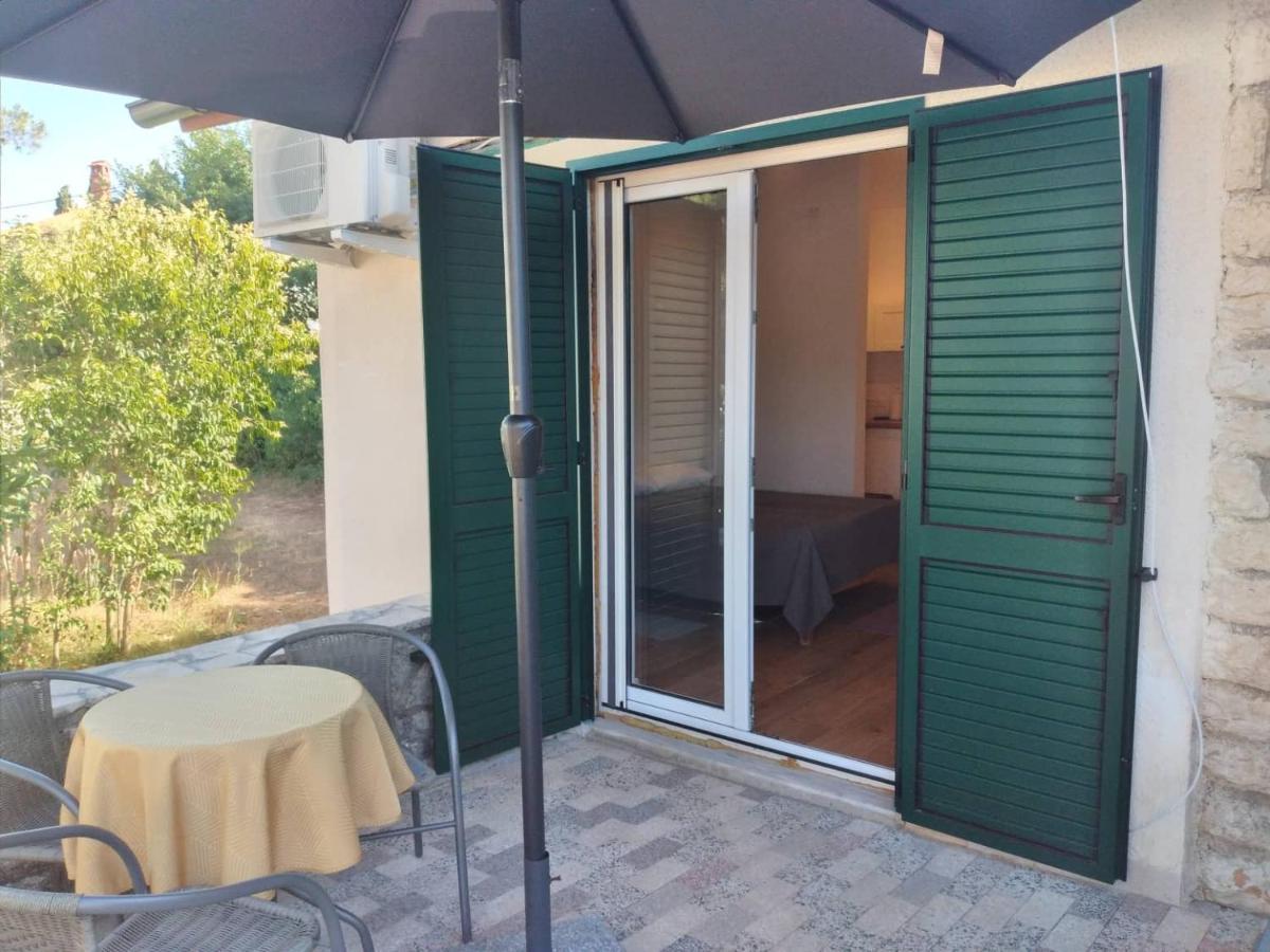 Apartmani Luni Premantura Kültér fotó