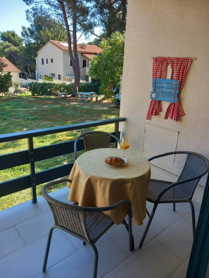 Apartmani Luni Premantura Kültér fotó