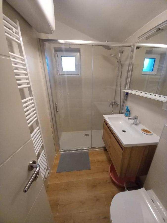Apartmani Luni Premantura Kültér fotó