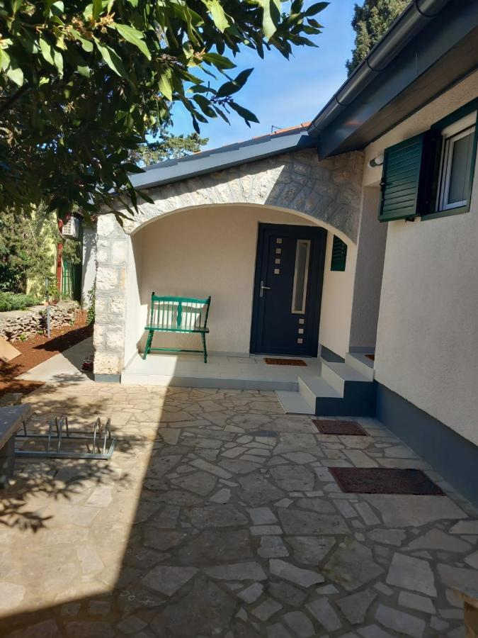 Apartmani Luni Premantura Kültér fotó