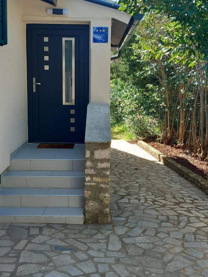 Apartmani Luni Premantura Kültér fotó